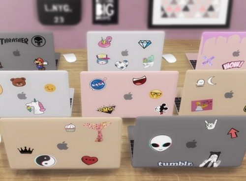 MacBook 2017 with stickers functional at Descargas Sims