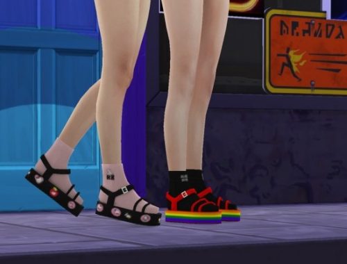 Artificial grass sandals & socks at MINZZA