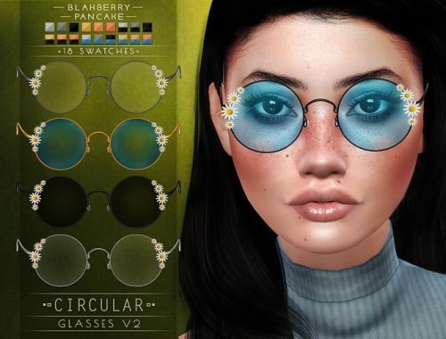 Circular glasses at Blahberry Pancake