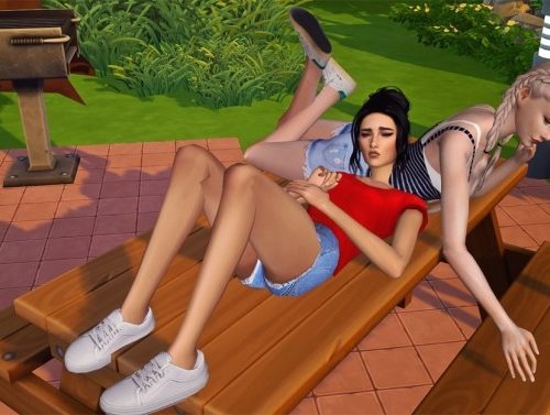 Picnic Table Chat Pose