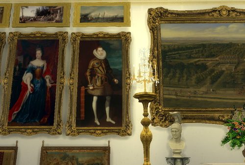 Exquisite Painting Set at Regal Sims