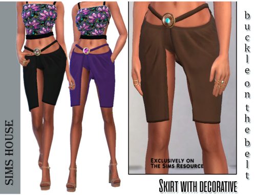 Skirt with decorative buckle on the belt
